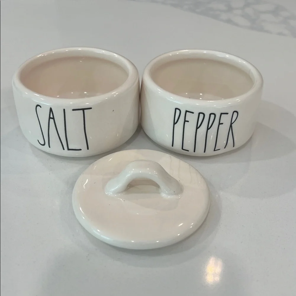 Cute.Rae Dunn SALT - PEPPER.